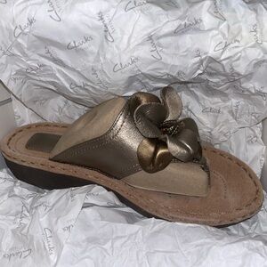 Clarks Artisan Collection Latin Samba Platinum Thong Wedge Sandal